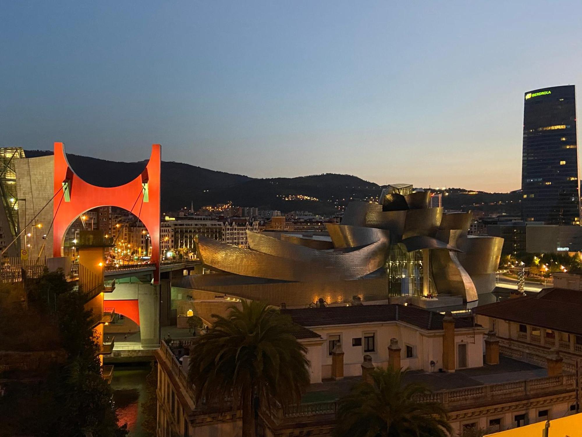 110 M2 Central Apartment In Abando Close To Guggenheim With Parking Bilbao Ngoại thất bức ảnh